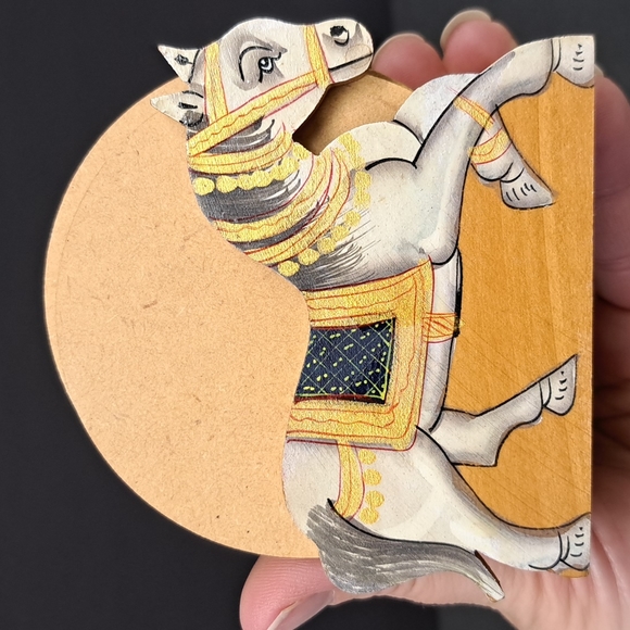 Handmade coaster set with hainpainted show horses - Picture 3 of 8